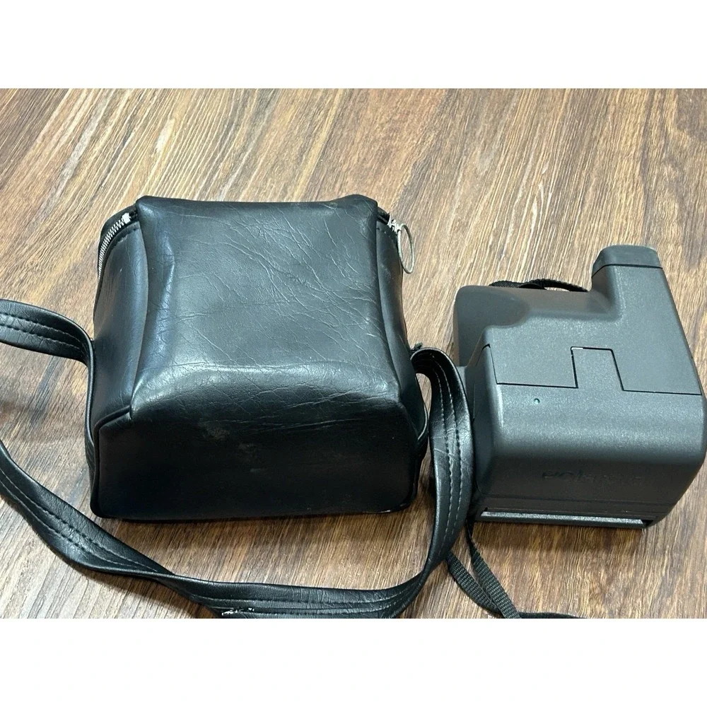 VINTAGE Polaroid OneStep CloseUp 600 Instant Film Camera With Leather Case Bag